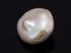 Keshi Pearl Moti 5.36 carat front view creamish white baroque shape