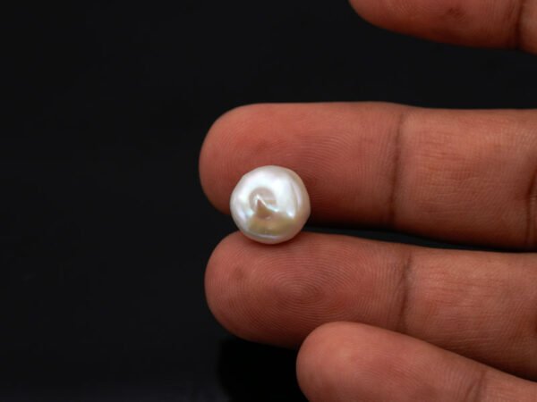 Keshi Pearl Moti 5.36 carat in hand actual size reference