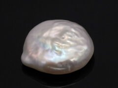 Keshi Pearl Moti 5.41 carat front view creamish white baroque shape