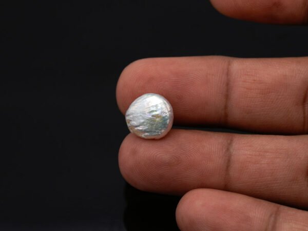 Keshi Pearl Moti 5.42 carat in hand actual size reference