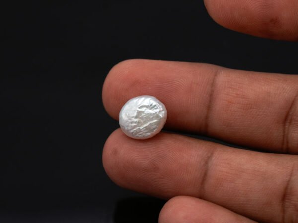 Keshi Pearl Moti 5.67 carat in hand actual size reference