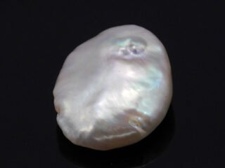 Keshi Pearl Moti 5.70 carat front view creamish white baroque shape