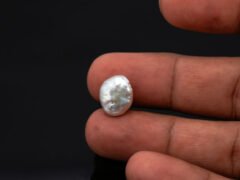 Keshi Pearl Moti 5.70 carat in hand actual size reference