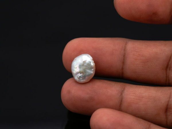 Keshi Pearl Moti 5.70 carat in hand actual size reference