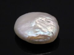 Keshi Pearl Moti 5.86 carat front view creamish white baroque shape