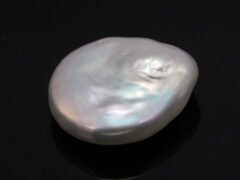 Keshi Pearl Moti 5.92 carat front view creamish white baroque shape