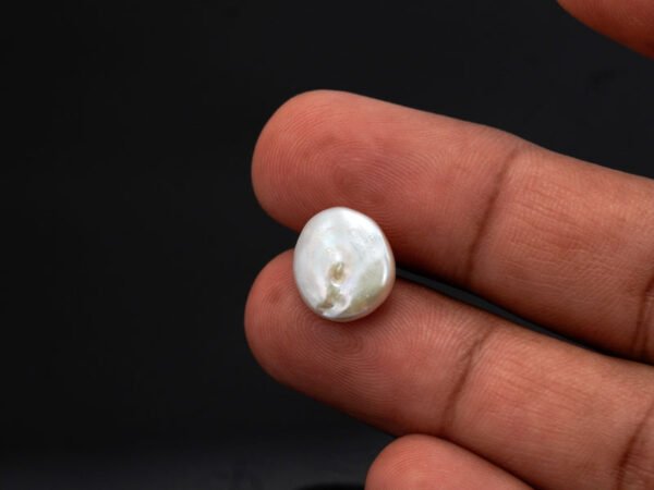 Keshi Pearl Moti 6.07 carat in hand actual size reference