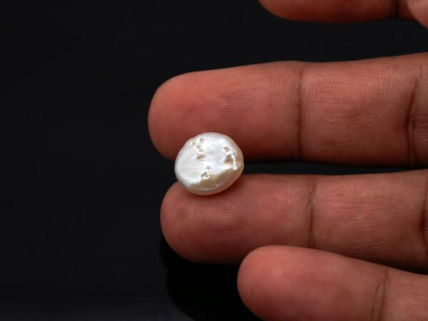 Keshi Pearl Moti 6.10 carat in hand actual size reference