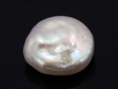 Keshi Pearl Moti 6.29 carat front view creamish white baroque shape