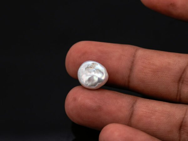 Keshi Pearl Moti 6.29 carat in hand actual size reference
