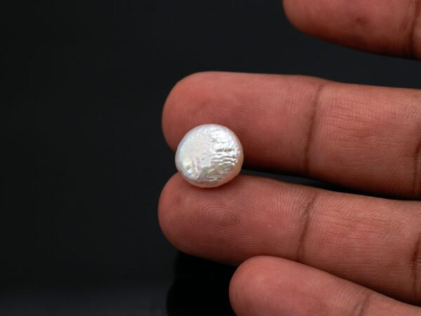 Keshi Pearl Moti 6.32 carat in hand actual size reference
