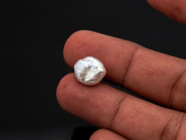 Keshi Pearl Moti 6.33 carat in hand actual size reference