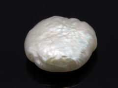 Keshi Pearl Moti 6.40 carat front view creamish white baroque shape