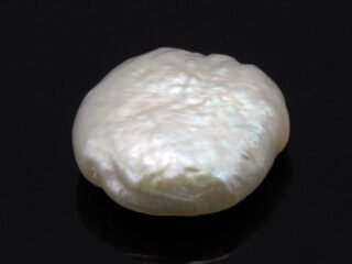 Keshi Pearl Moti 6.40 carat front view creamish white baroque shape