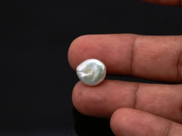Keshi Pearl Moti 6.51 carat in hand actual size reference