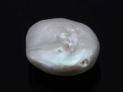 Keshi Pearl Moti 6.57 carat front view creamish white baroque shape