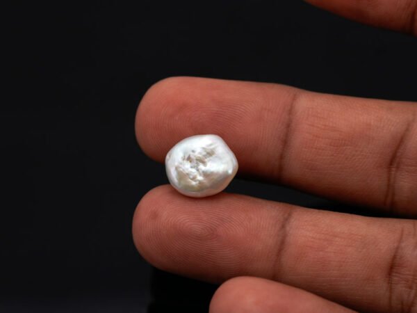 Keshi Pearl Moti 6.57 carat in hand actual size reference