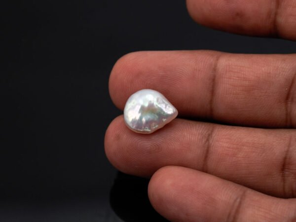 Keshi Pearl Moti 6.65 carat in hand actual size reference