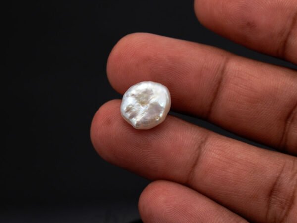 Keshi Pearl Moti 6.74 carat in hand actual size reference